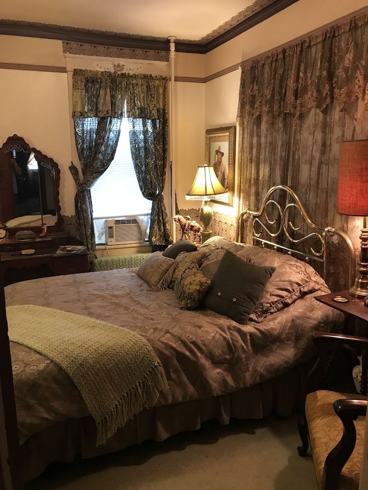 Armour's Hotel 3