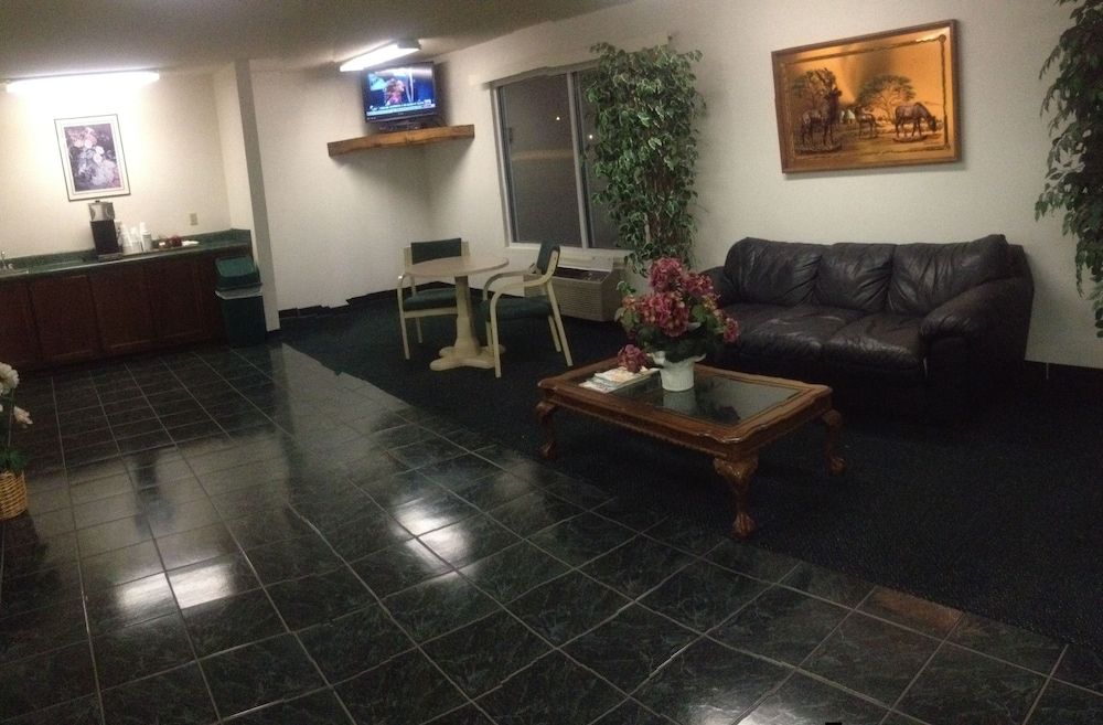 Garden Inn & Suites 3