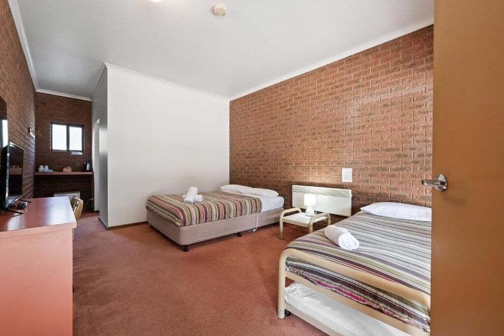 Harrietville Snowline Hotel 2