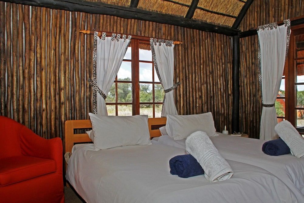Camelthorn Kalahari Lodge 3
