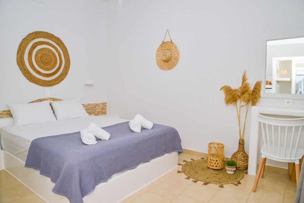 Avgerinos Deluxe Rooms 2