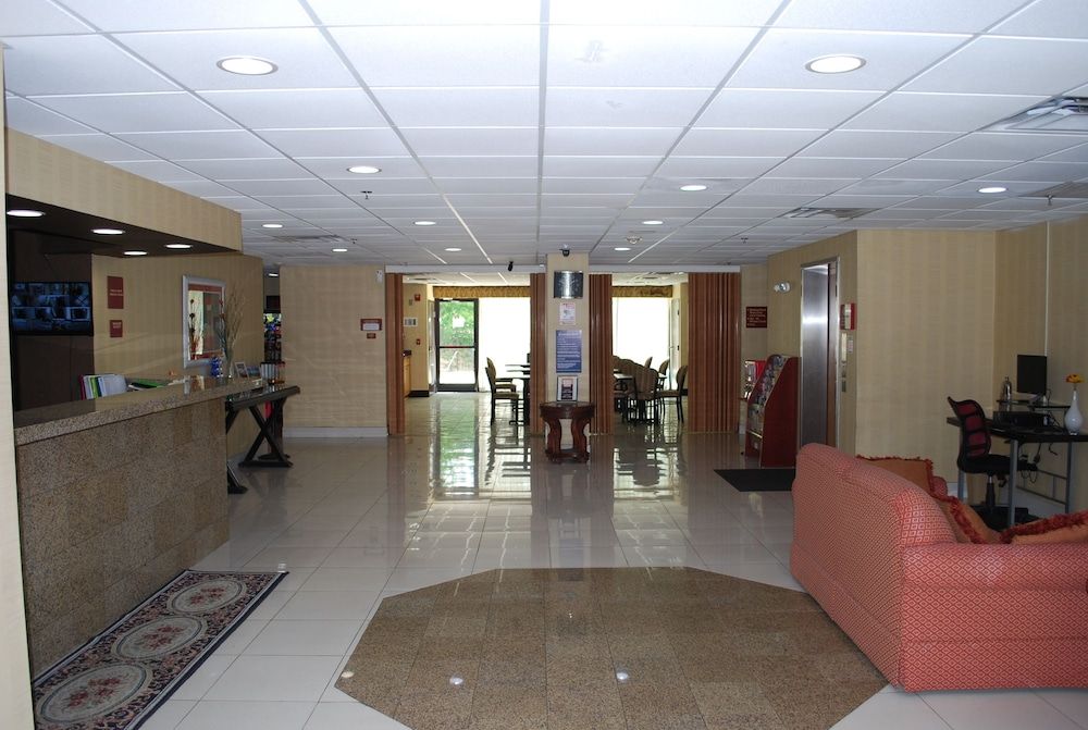 Jameson Inn and Suites Riverdale 2