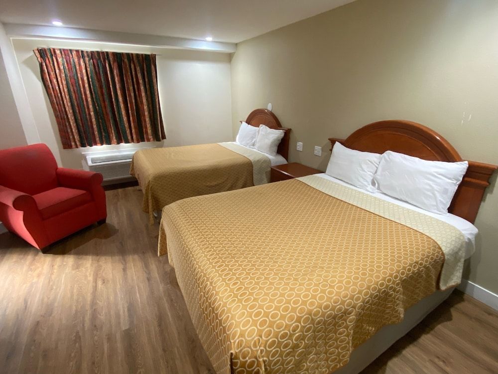 Royale Inn Motel 2