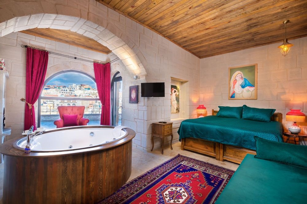Megaron Cave Hotel 3