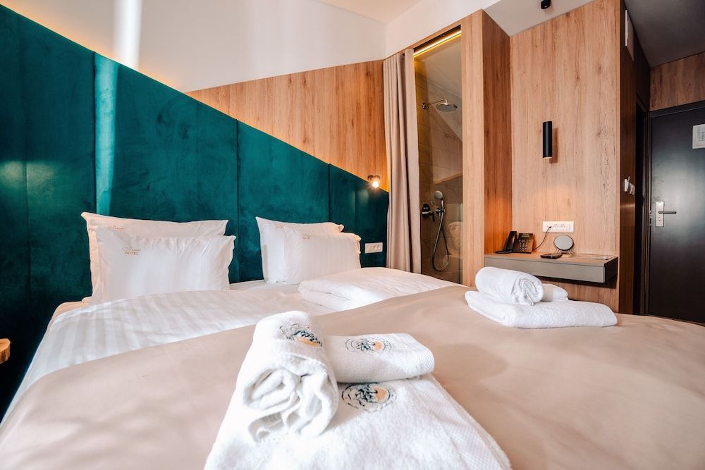HOTEL FOREST 2