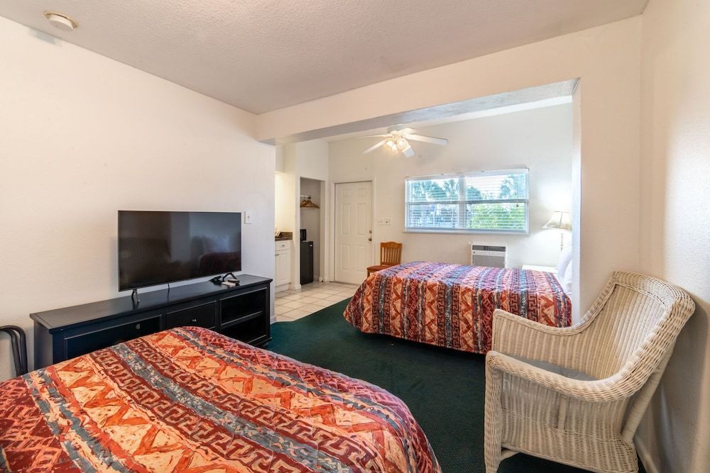Captain's Table Hotel 2
