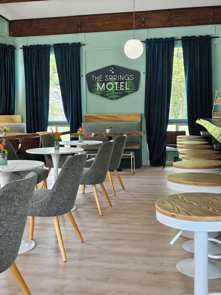 The Springs Motel 3