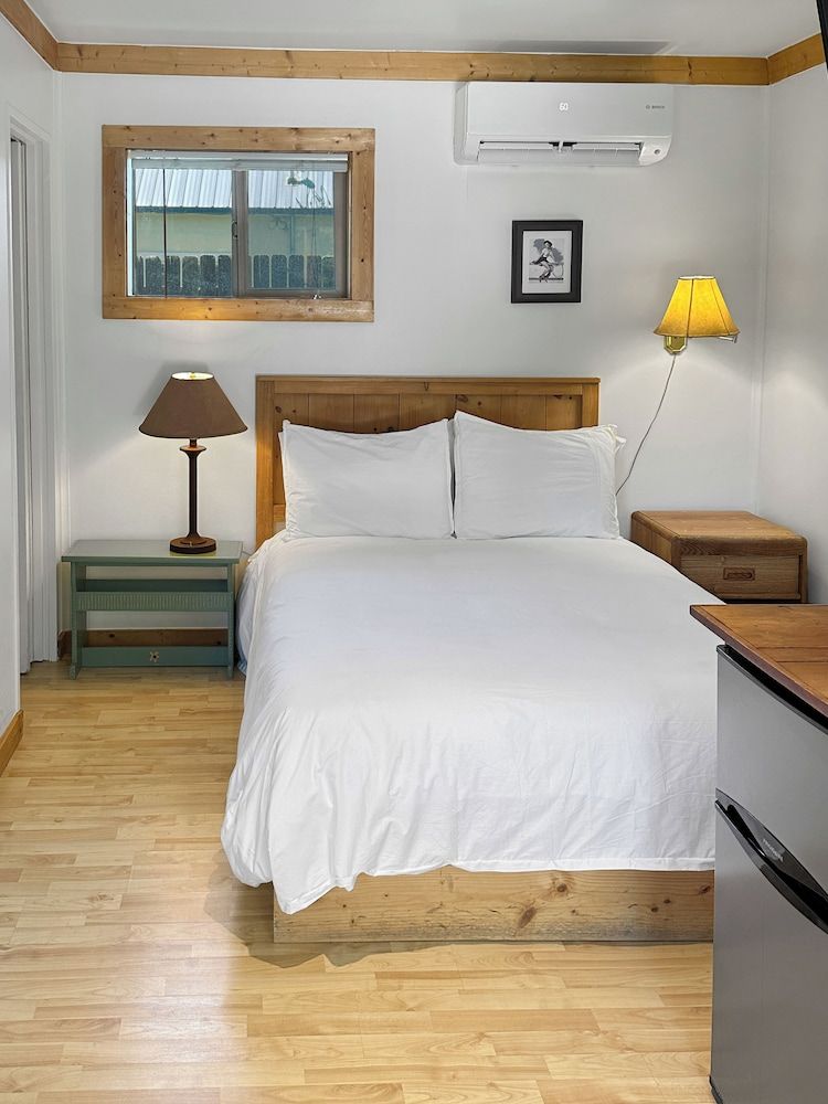 Rocky Mountain Inn 3