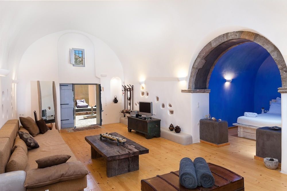 Cortile Delle Stelle -1 estrellas en Emporio Santorini