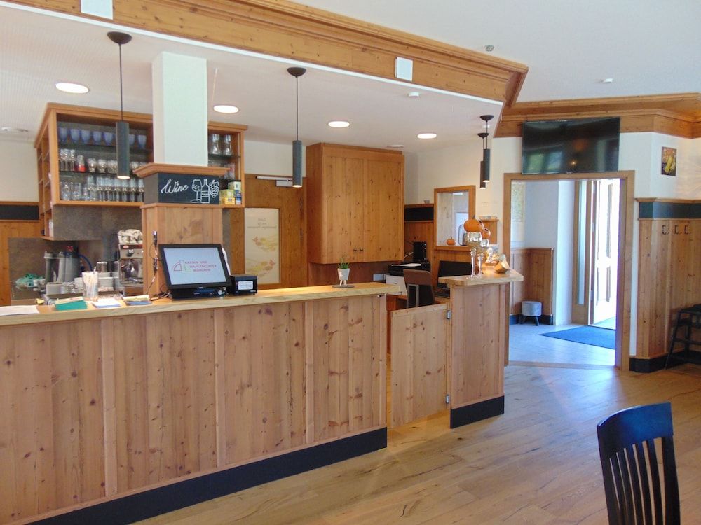 Hotel Heimfeld Cafe Restaurant -1 estrellas en Garching an der Alz