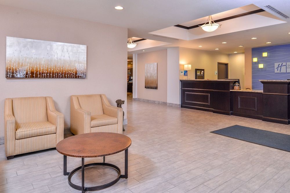 Holiday Inn Express & Suites Emporia Northwest by IHG 3