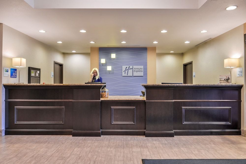 Holiday Inn Express & Suites Emporia Northwest by IHG 2