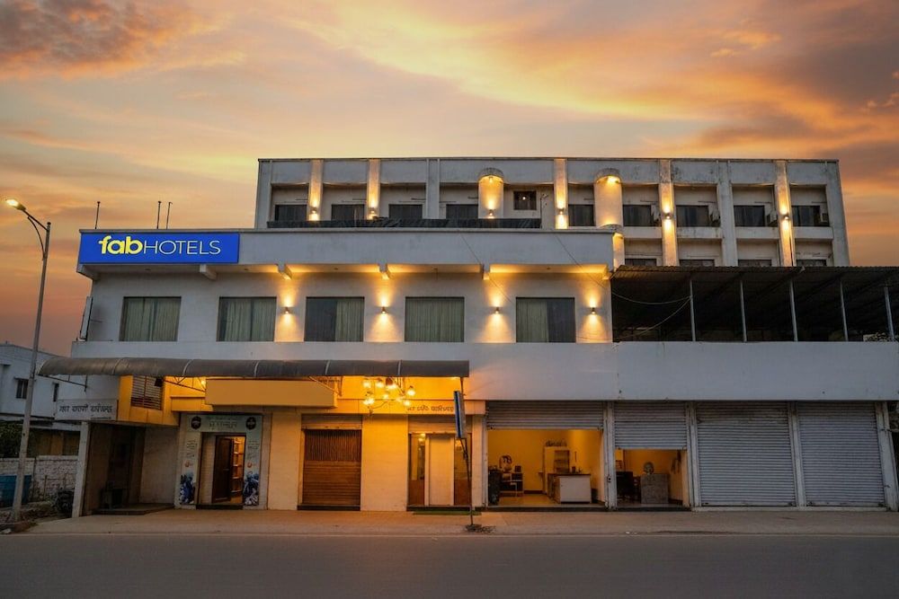 FabHotel Devanshi Inn 4 estrellas en Kalamboli