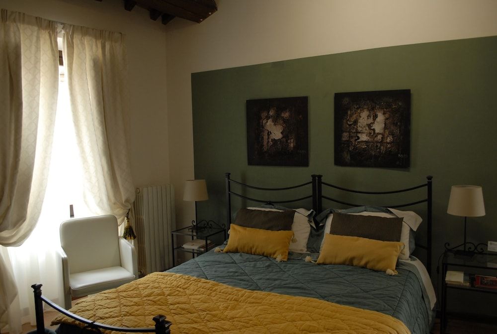 Palazzo Bonfranceschi -1 estrellas en Belforte del Chienti