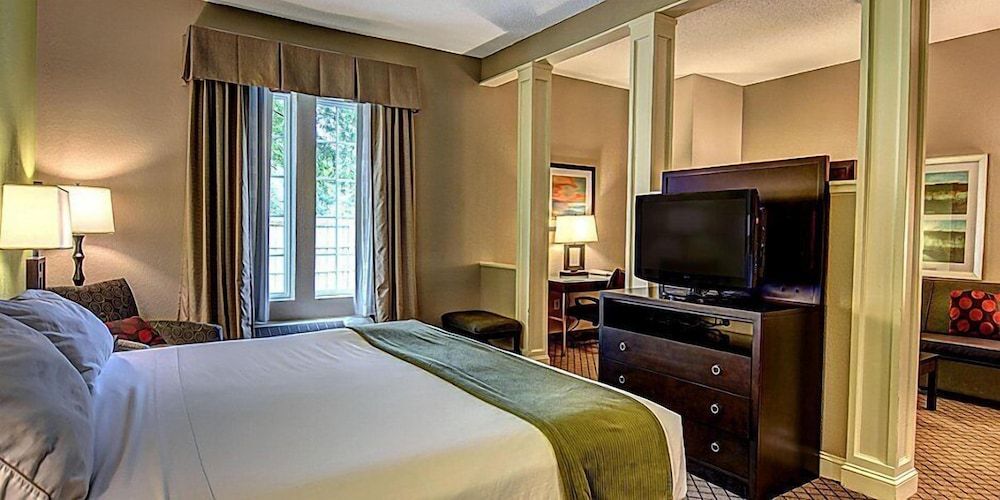 The Inn at River Landing 3