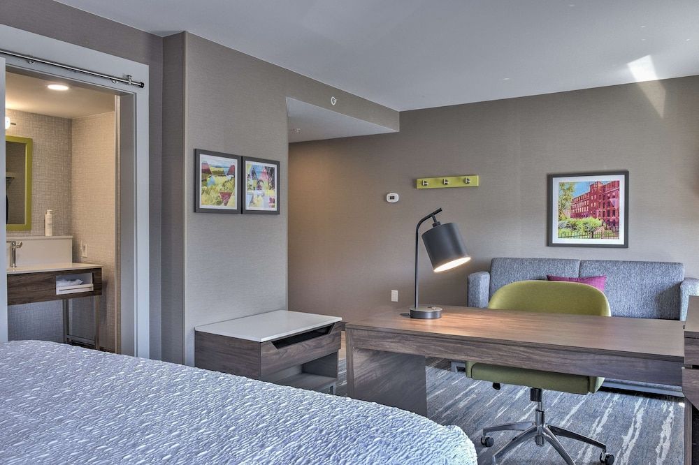 Hampton Inn & Suites Keene 3