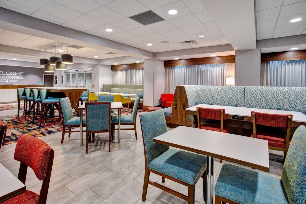 Hampton Inn By Hilton Paris 2