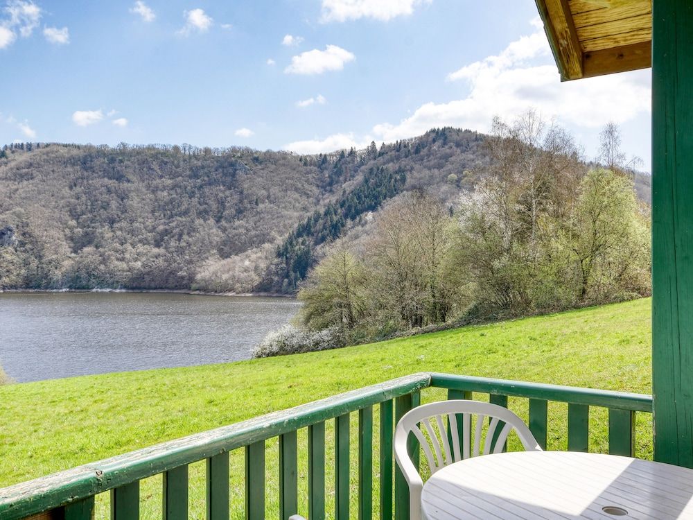 Vacancéole - Les Chalets de la Chazotte -1 estrellas en Saint-Jacques-dʼAmbur
