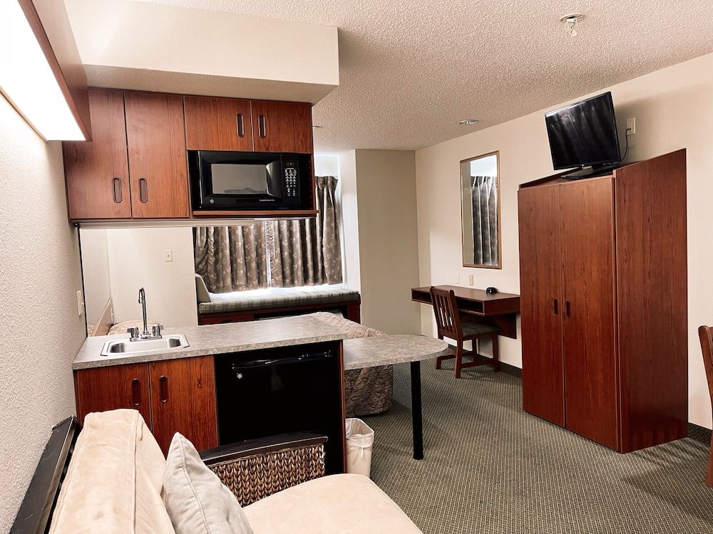 Welcome Inn & Suites 3