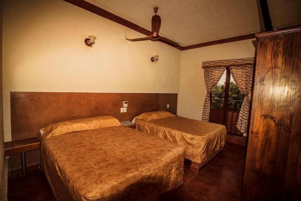 Hotel & Suites Posada Molina 2