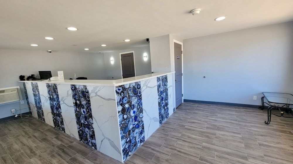 Budget Inn & Suites 3