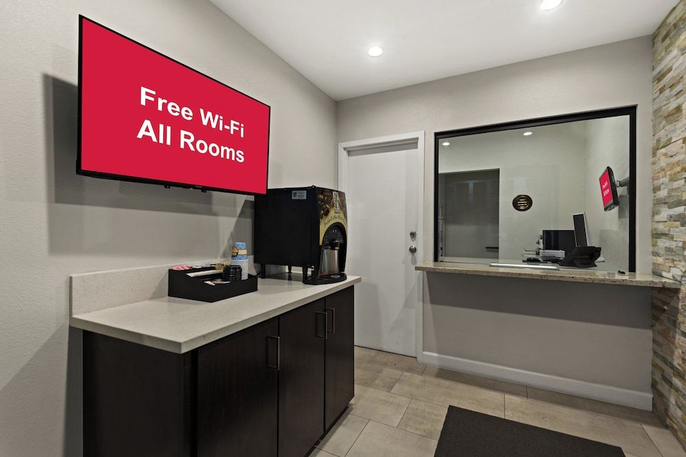 Red Roof Inn Carson - Wilmington 3