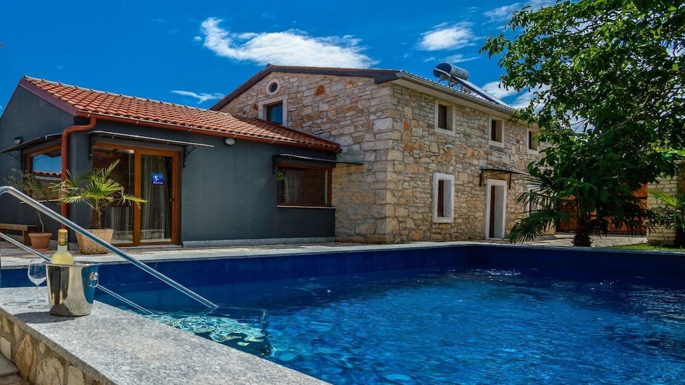 Villa Lucia -1 estrellas en Veliki Vareški