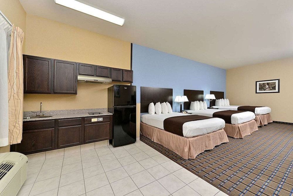Western Inn & Suites 3