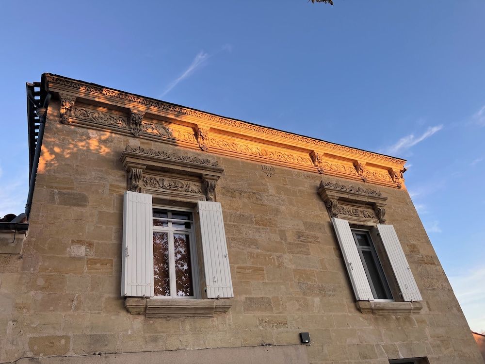 Le Numéro 15 -1 estrellas en Saint-Seurin-sur-l'Isle