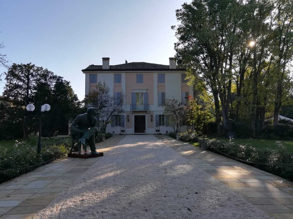 Villa Nabila 3 estrellas en Reggiolo