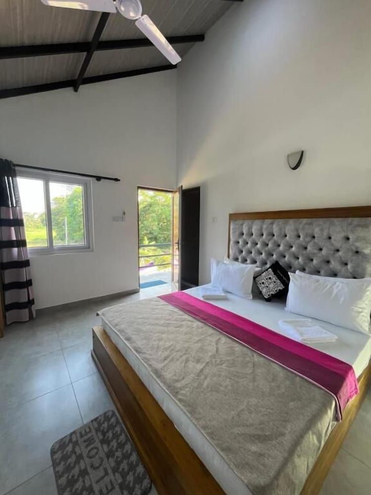 Royal Crown Residency Hotel -1 estrellas en Talawatugoda