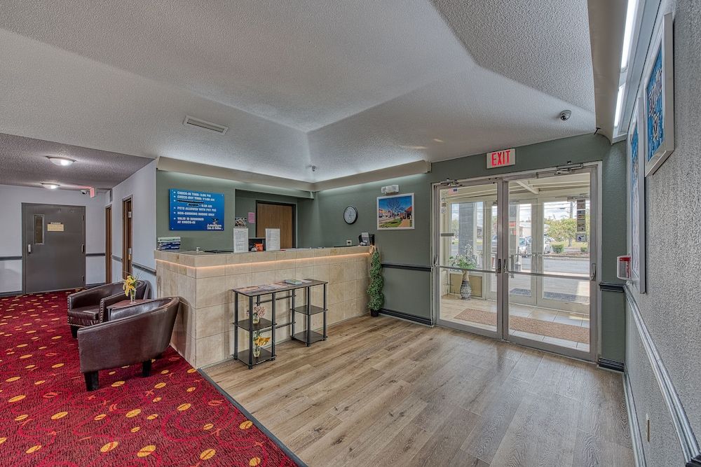 American Inn and Suites Dundee 2