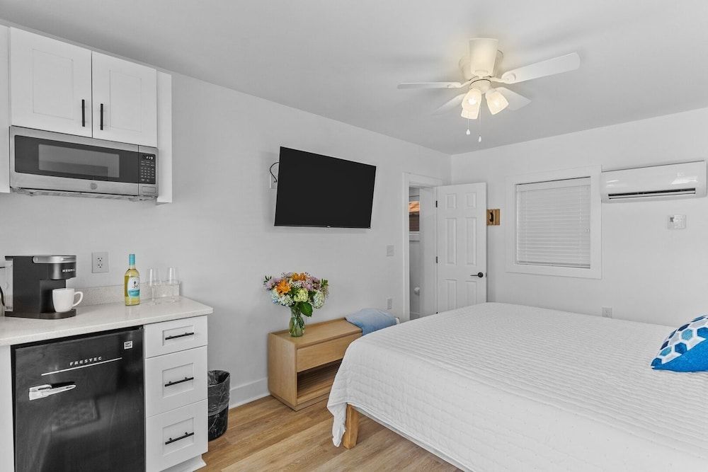 The Beach House Motel & Suites 3