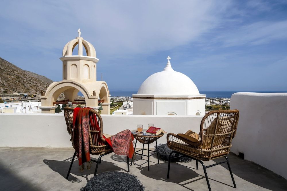 Exi Castle Suites -1 estrellas en Emporio Santorini