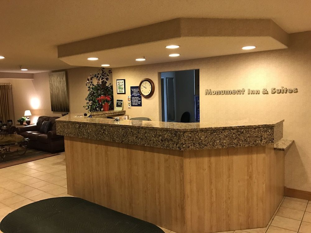 Monument Inn & Suites 3
