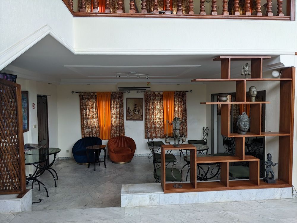 Veronica Guest House 2