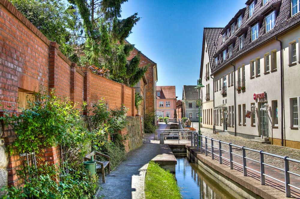 Hotel am Markt 3 estrellas en Altentreptow