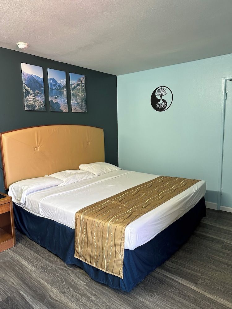 Travel Inn & Suites 2