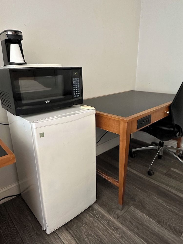 Travel Inn & Suites 3