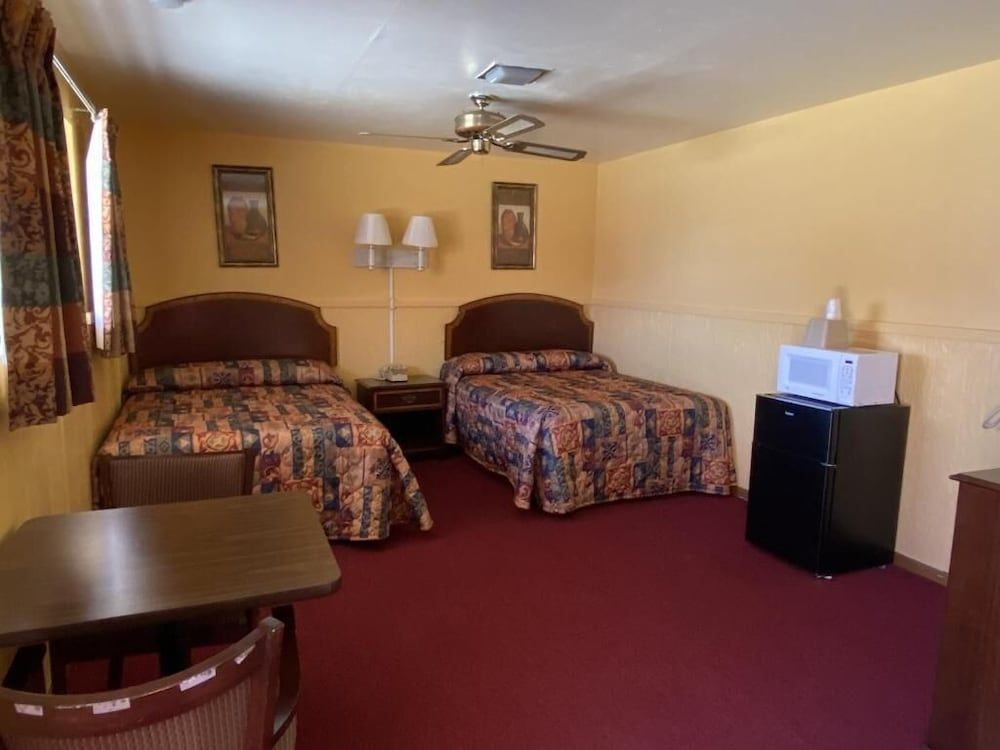 Rodeway Inn 2
