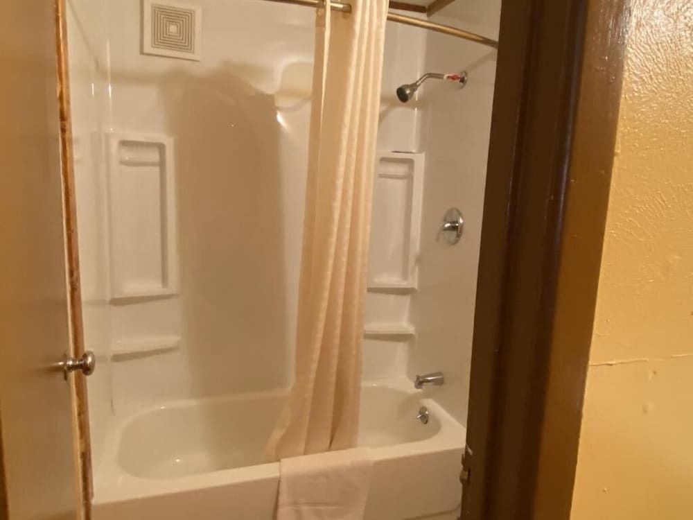 Rodeway Inn 3