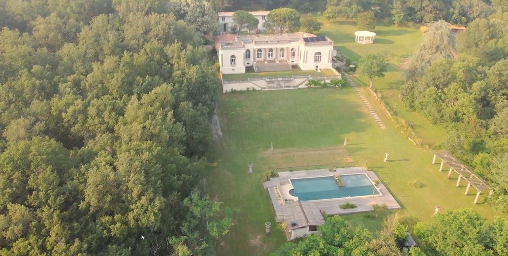 Chateau de Pourpry -1 estrellas en Damiatte