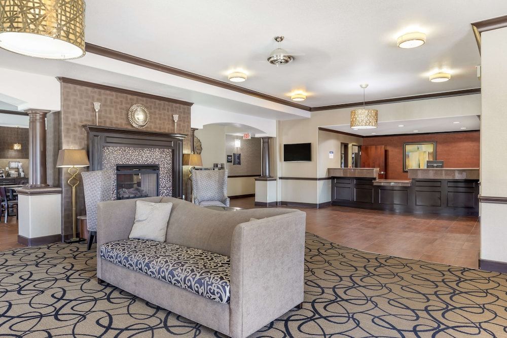 Best Western Plus Classic Inn & Suites 3