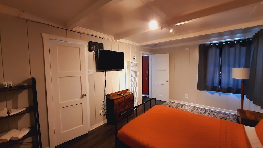 Sherwood Arms Motel 3