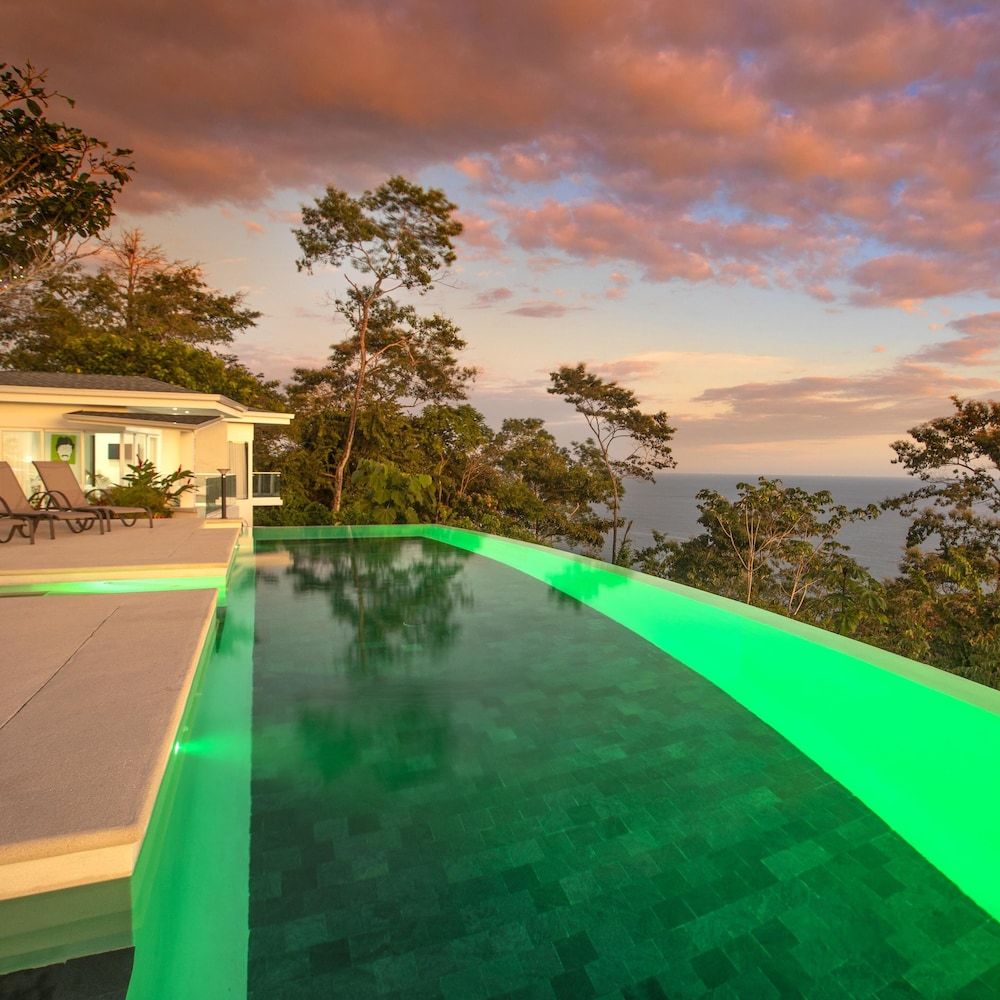 Adeluna Luxury Ocean View Villas -1 estrellas en Montezuma