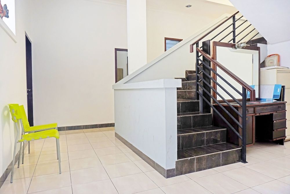 OYO 91349  Karawaci Taman Permata 3 3