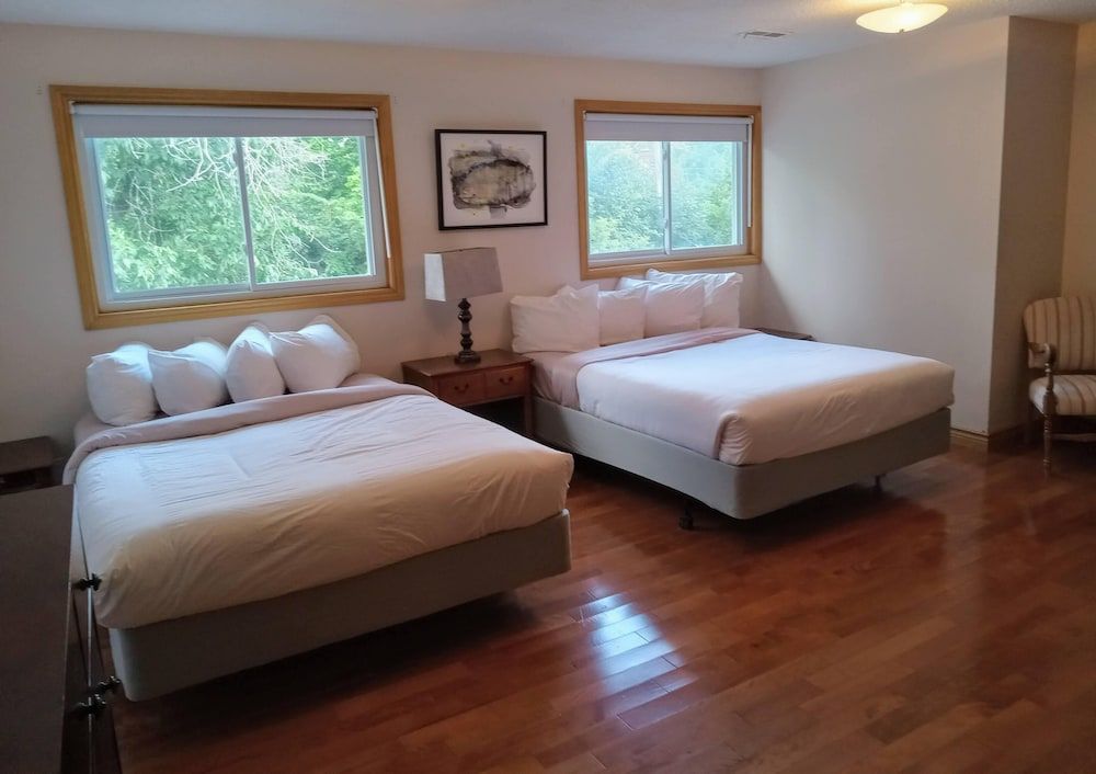 Hotel Wolfe Island 2
