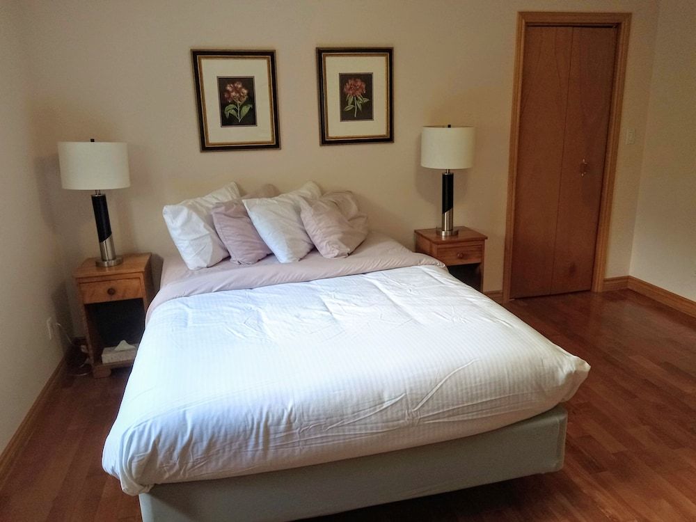 Hotel Wolfe Island 3