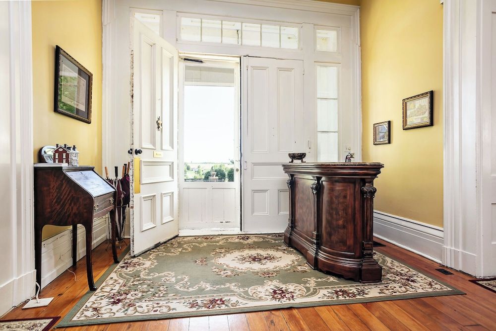 1851 Historic Maple Hill Manor B&B -1 estrelas em Springfield