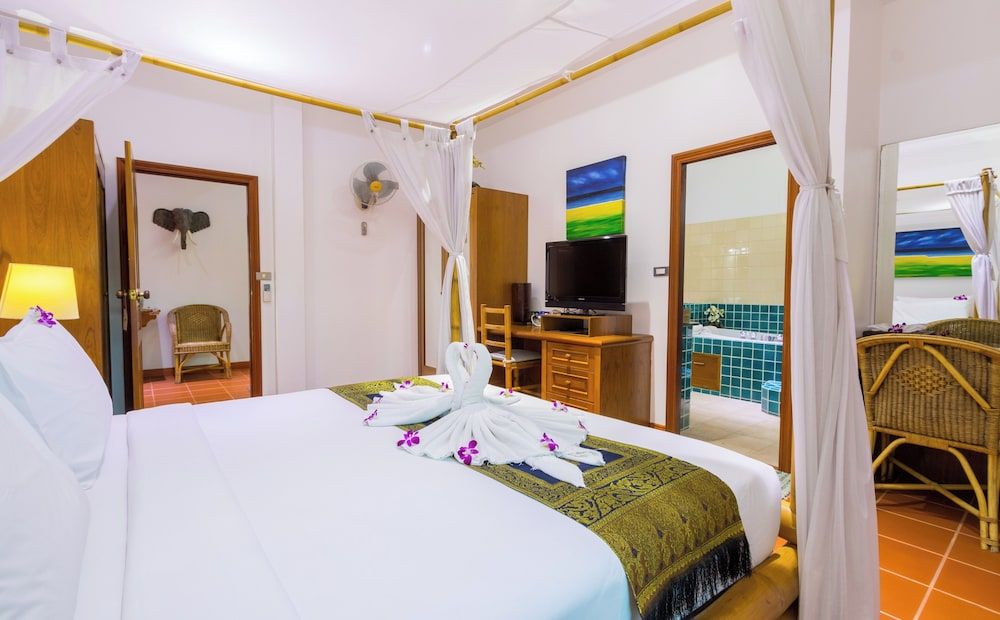 Luxury Four Bed Villa Jasmine, Infinity Pool, Full Staff , Chef and Breakfasts 2